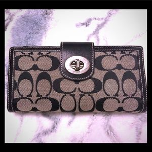Coach Signature Turnlock Wallet